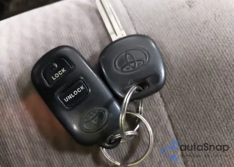 2005 Toyota Corolla Le z USA, uszkodzony, nr VIN 2T1BR32E65C505580